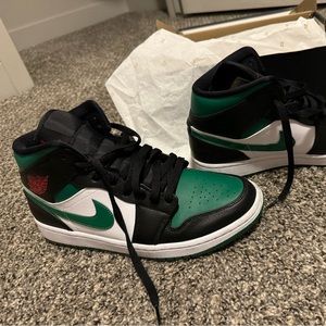 Jordan 1 Mid
